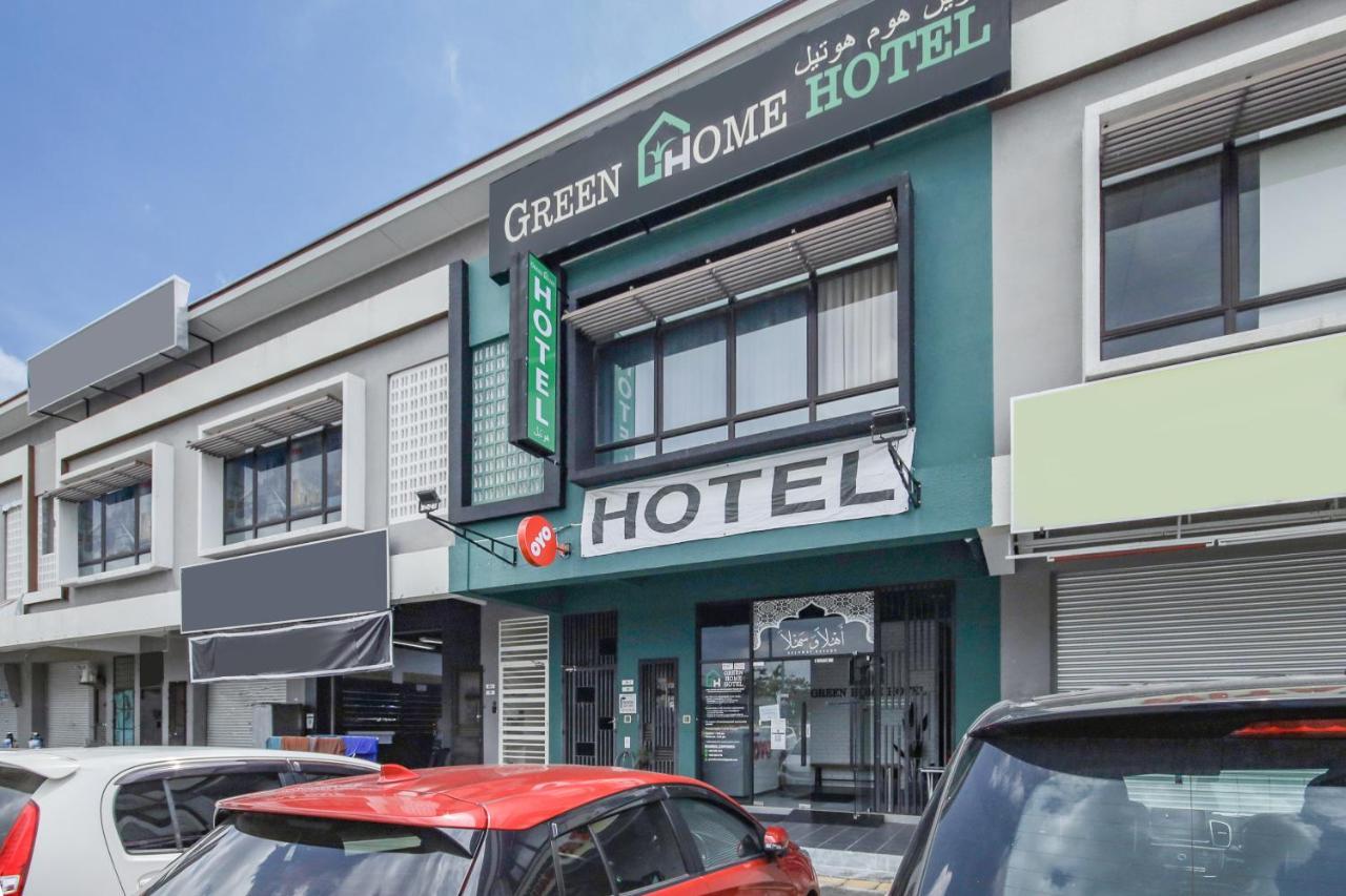 Oyo 90399 Green Home Hotel Syariah Sepang Exterior foto