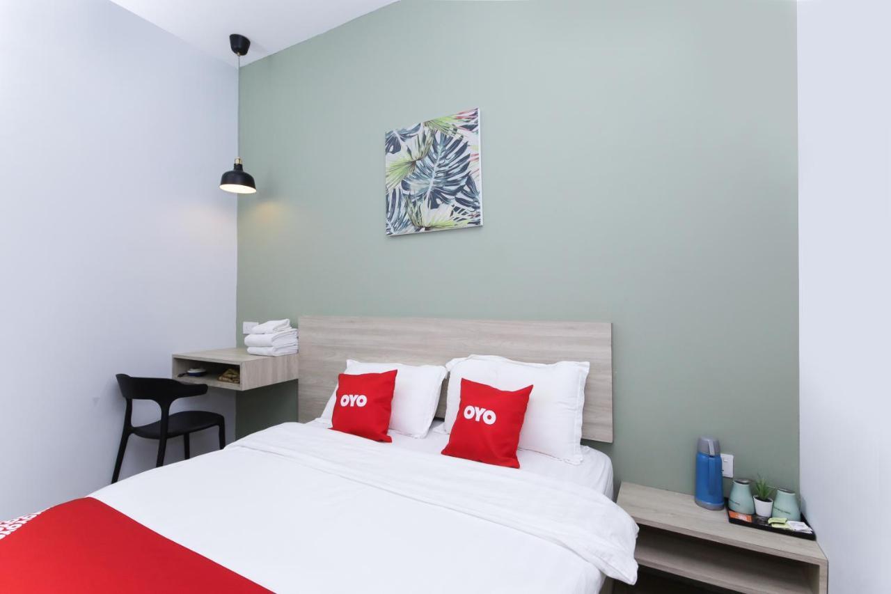 Oyo 90399 Green Home Hotel Syariah Sepang Exterior foto